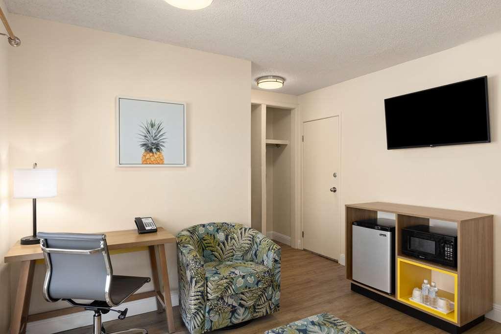 Days Inn By Wyndham Maui Oceanfront Wailea  Rom bilde