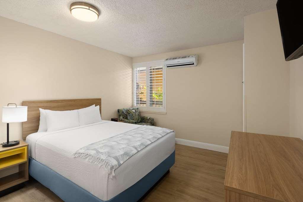 Days Inn By Wyndham Maui Oceanfront Wailea  Rom bilde