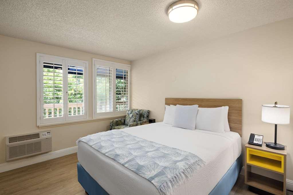 Days Inn By Wyndham Maui Oceanfront Wailea  Rom bilde
